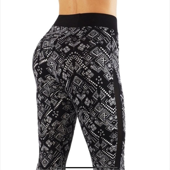 Shosho black and white midrise soft capri leggings with sheer mesh son side 2X - Picture 2 of 12